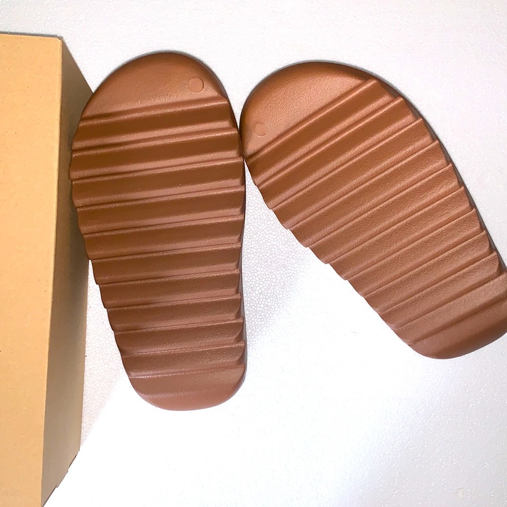 🐻🐕 ADIDAS YEEZY SLIDE FLAX 🐻🐕 - Picture 3 of 4
